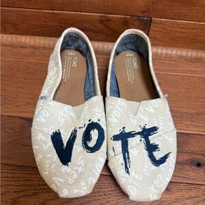 VOTE Women’s Size 9.5 TOMS classic Alpargata style